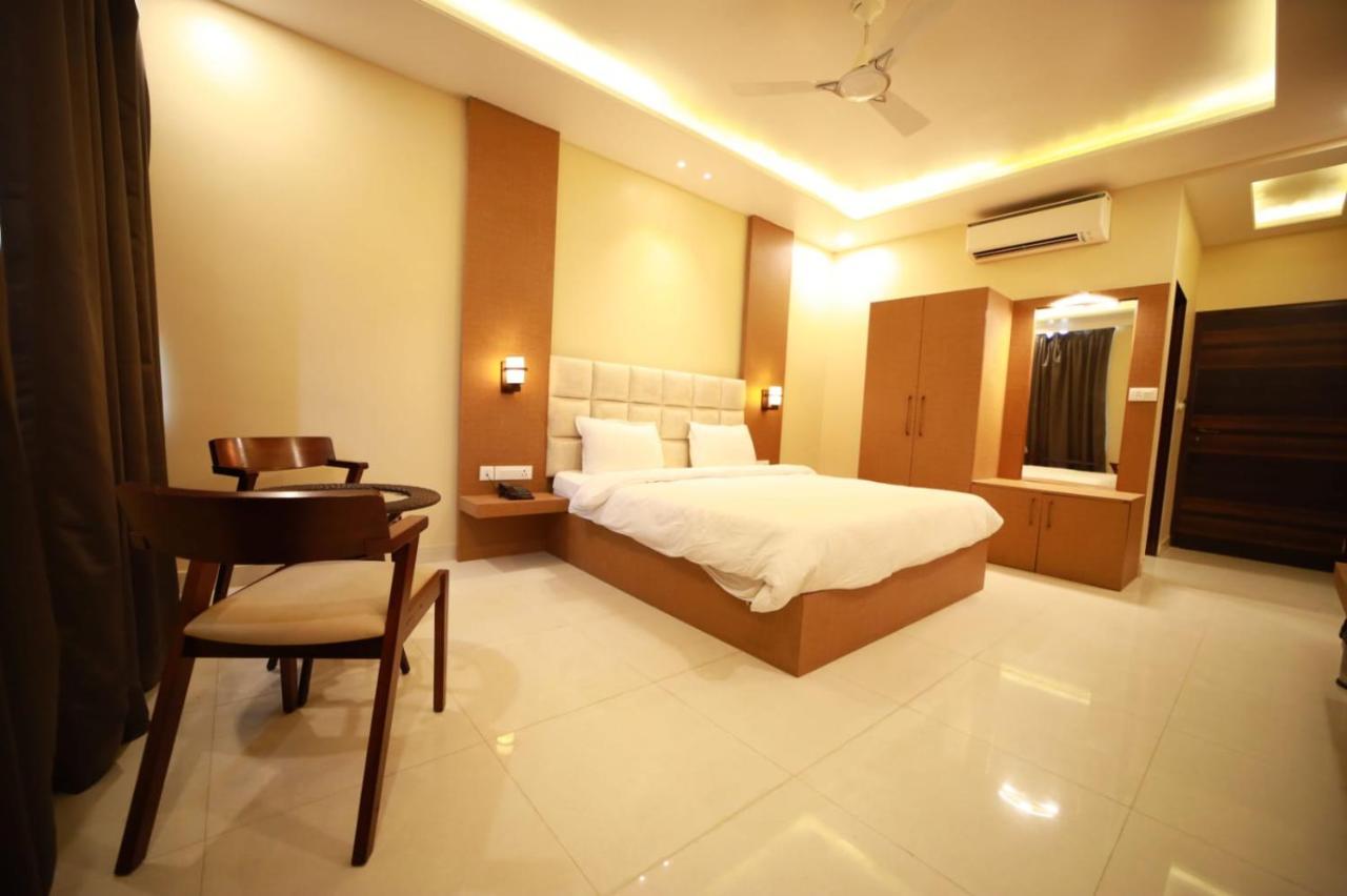 Hotel Neerja Inn Джайпур Екстериор снимка