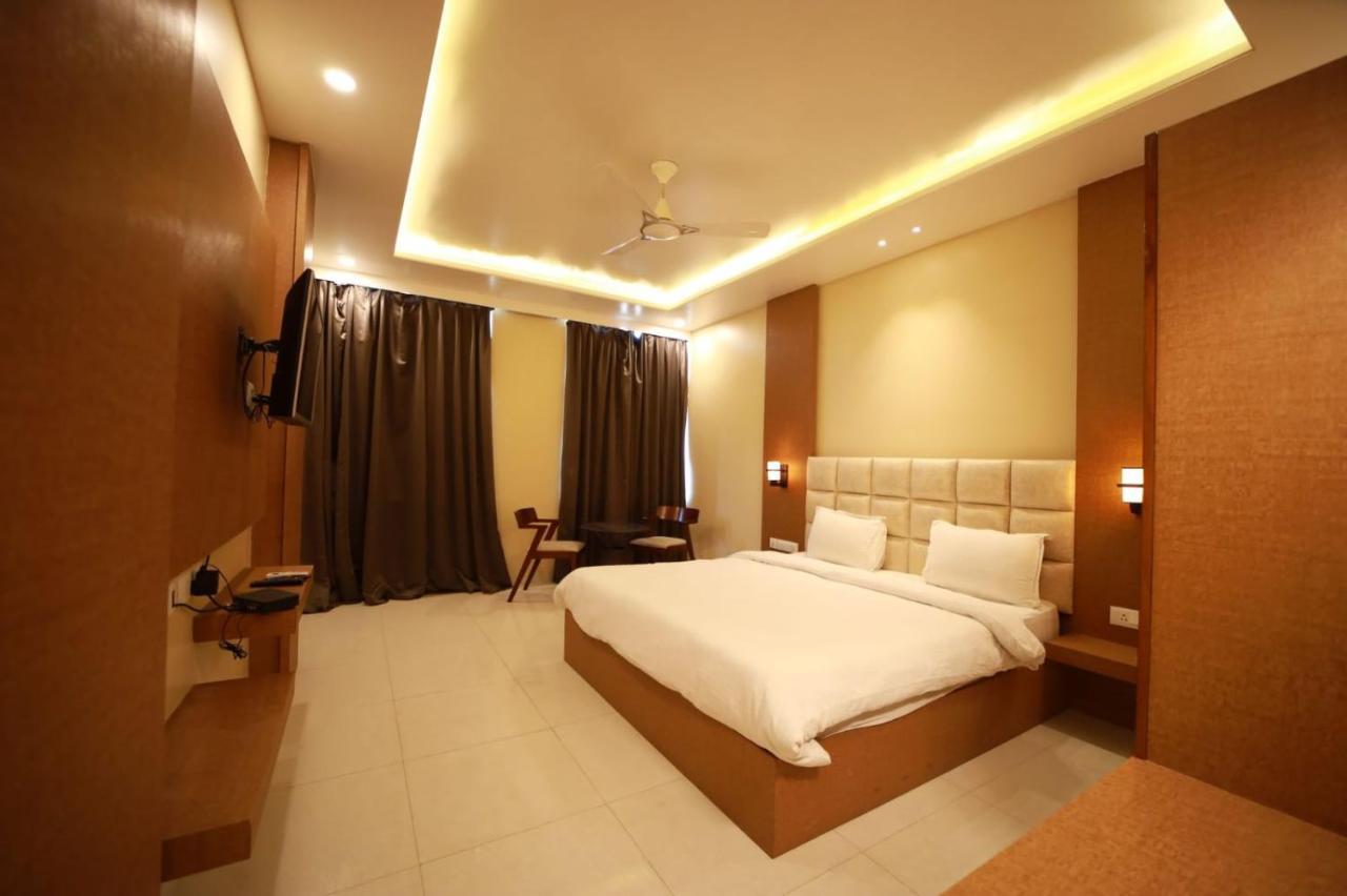 Hotel Neerja Inn Джайпур Екстериор снимка